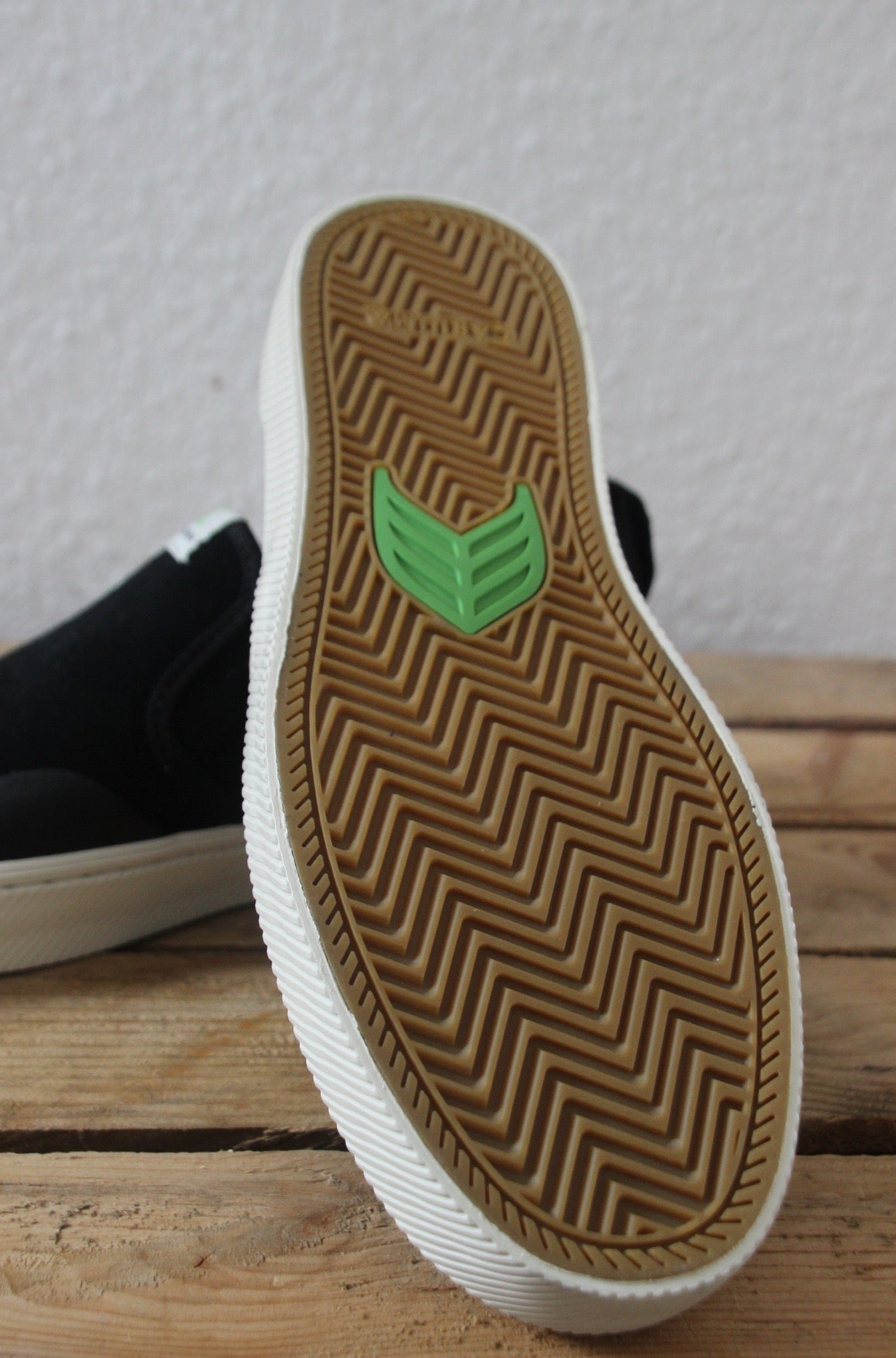 Cariuma Slip on Pro Black Skateschuhe | 41.5